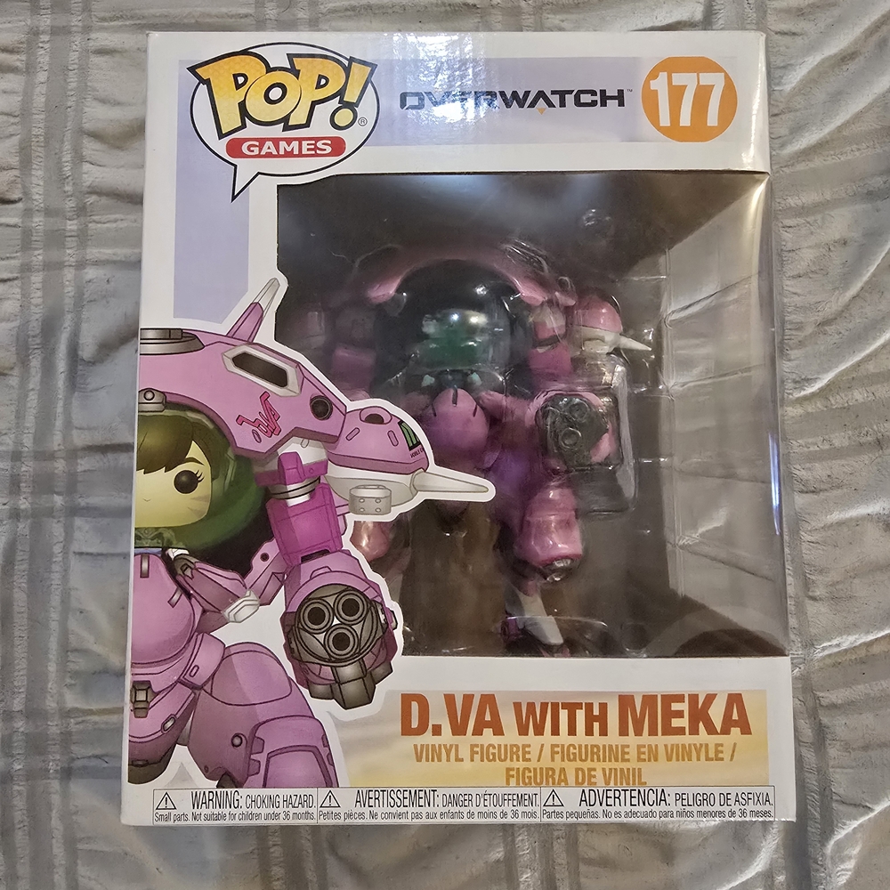 D.Va with MEKA Vinyl Figure